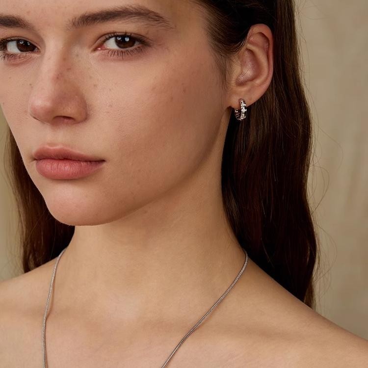 Exclusive Free Matching Snake Bone Small Ear Clip Women Plain Circle Earrings