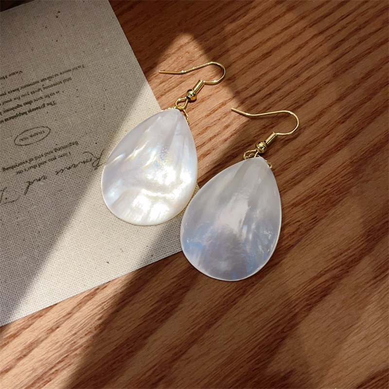 Natural White Mother-of-Pearl Ear Clips Old Money Style New Heavy Craft Earrings Commute Ear Drops
