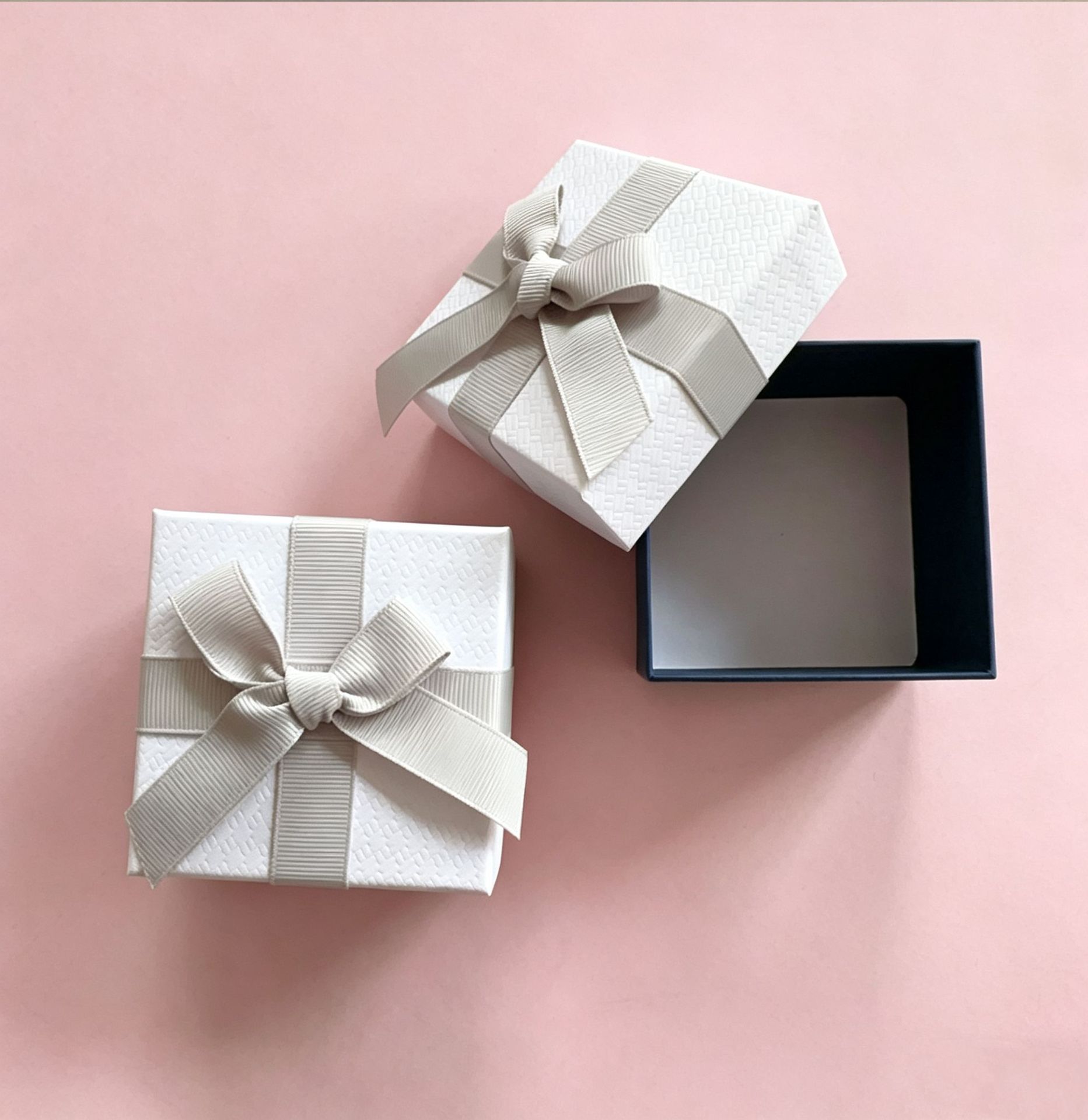 PE Material Thickened Pearl Bracelet 9*9 Film Box Packaging Box Simple Anti-Oxidation Not Including Bracelet
