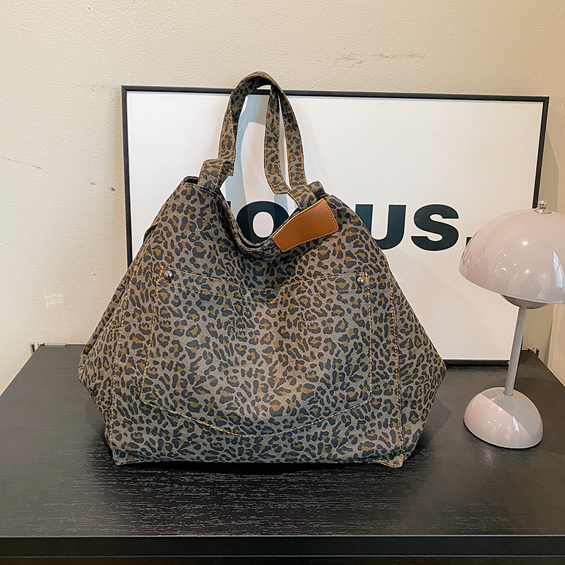 Leopard print single shoulder bag 2026 autumn new simple commuting tote bag
