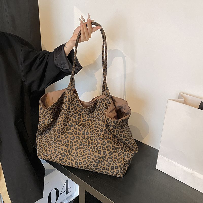 New single-shoulder canvas bag 2025 large capacity leopard print tote bag commuting casual women's bag