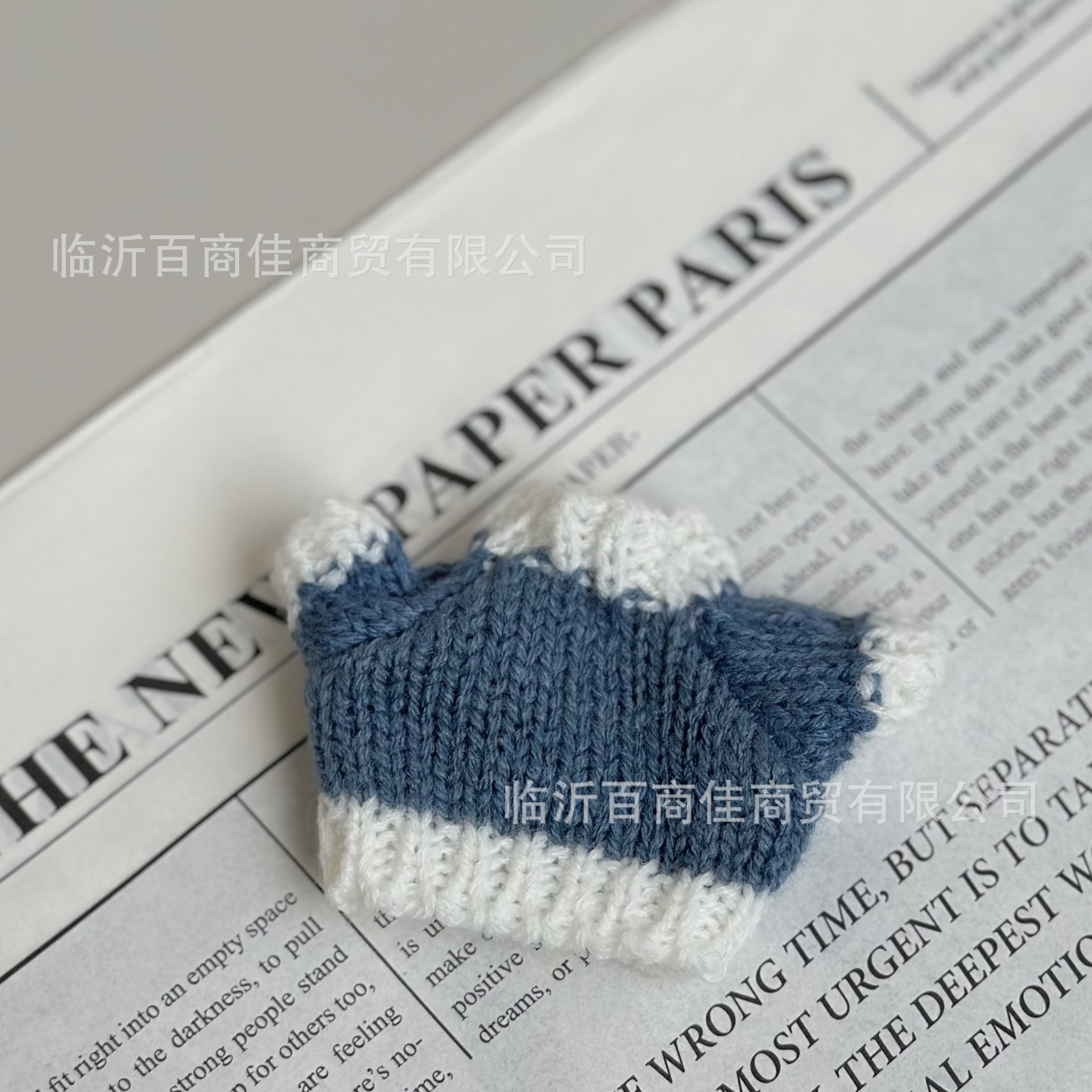 灰蓝白边毛衣 · 高5CM----------宽5CM