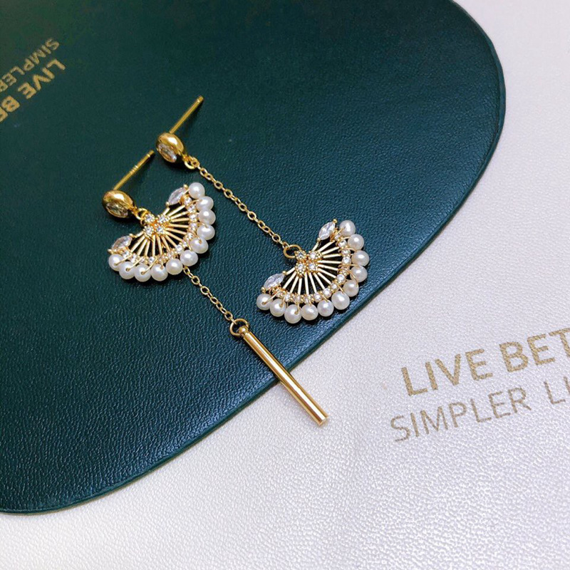 New Fan-Shaped Asymmetrical Earrings Handwoven Natural Freshwater Pearl Ear Studs Niche 925 Silver Needle for Women