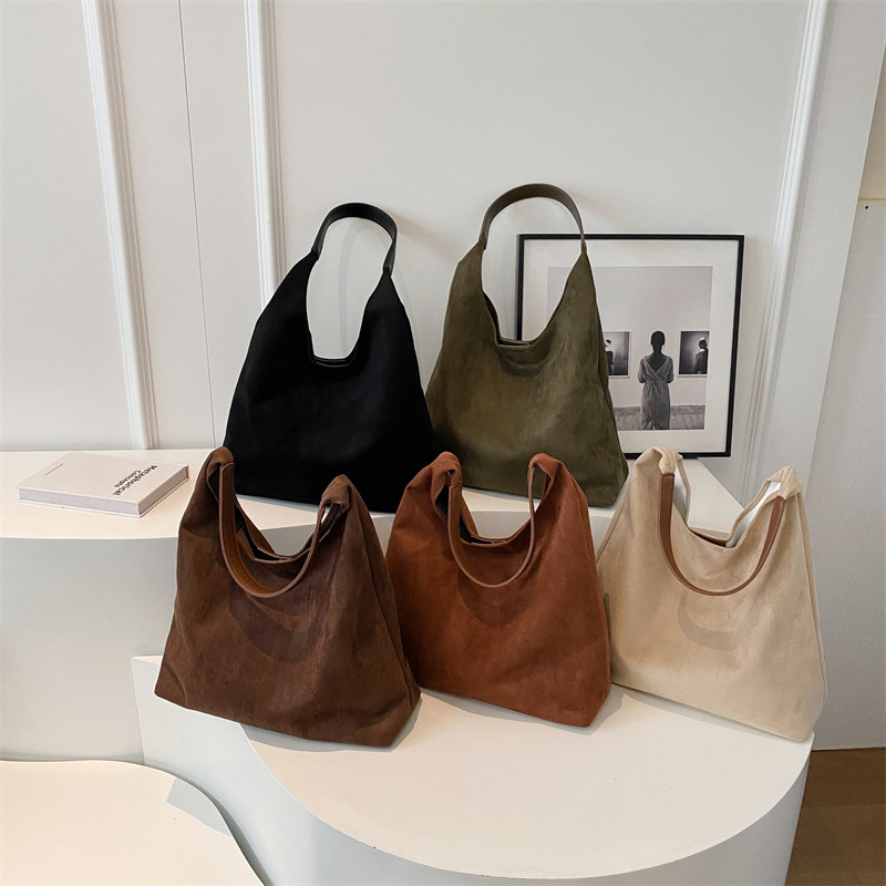 Leisure commuting large capacity bag women's 2024 new autumn winter deerskin velvet tote bag niche single shoulder bag