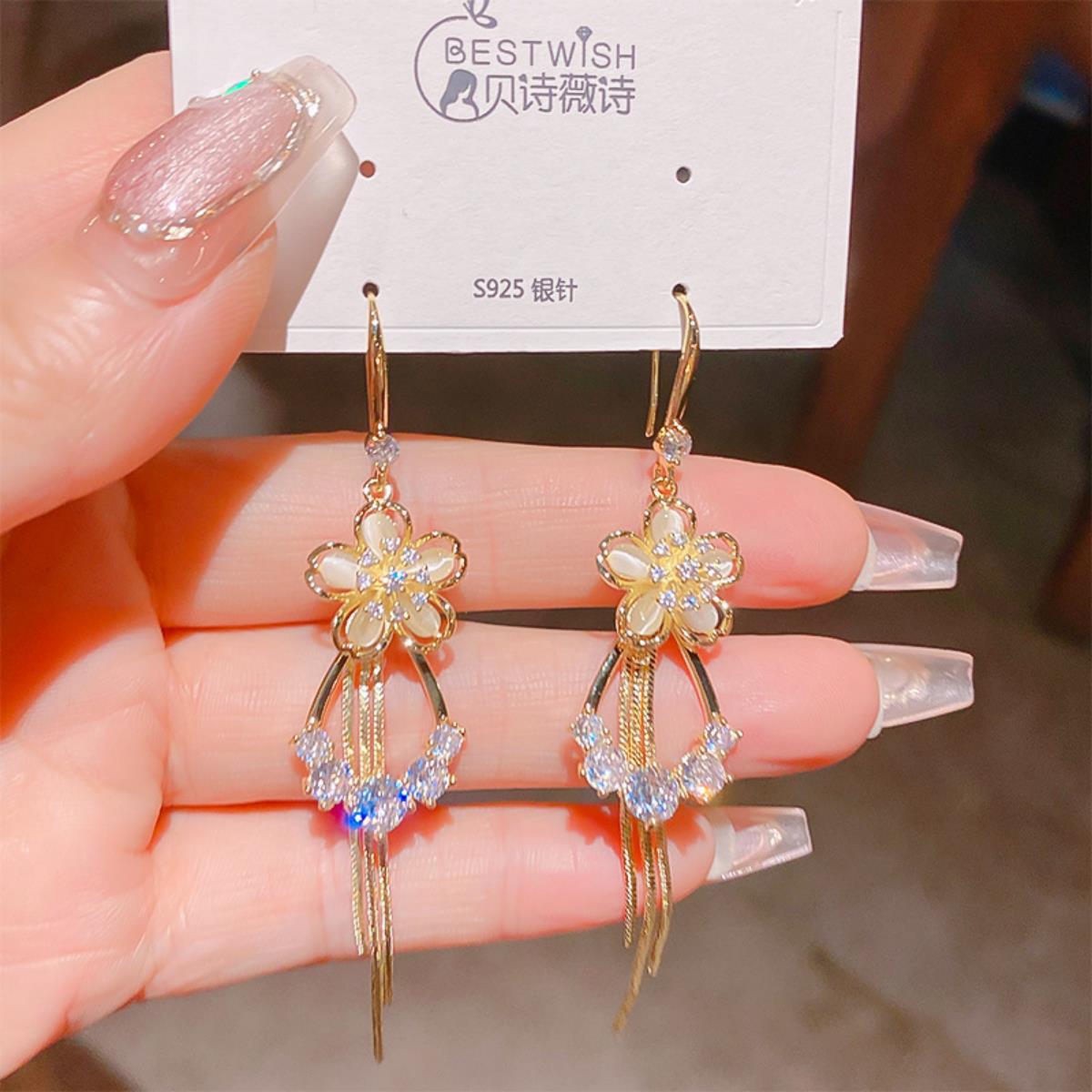 [Tassel 1] Exquisite super fairy face-slimming long zircon earrings, silver needle earring accessories