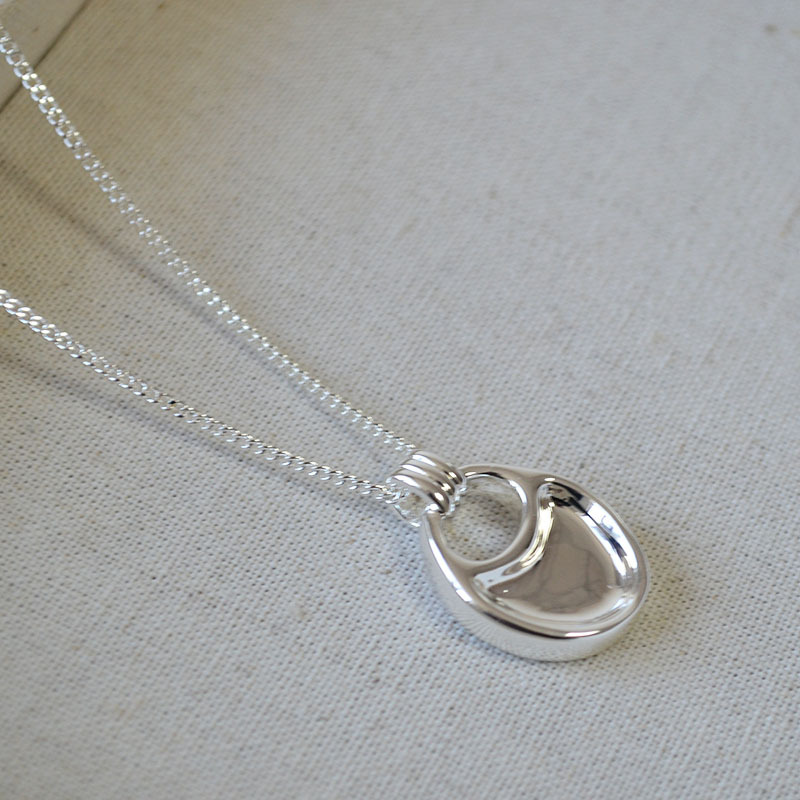 Niche saddle bag necklace silver pendant sweater chain long necklace for women sweater chain