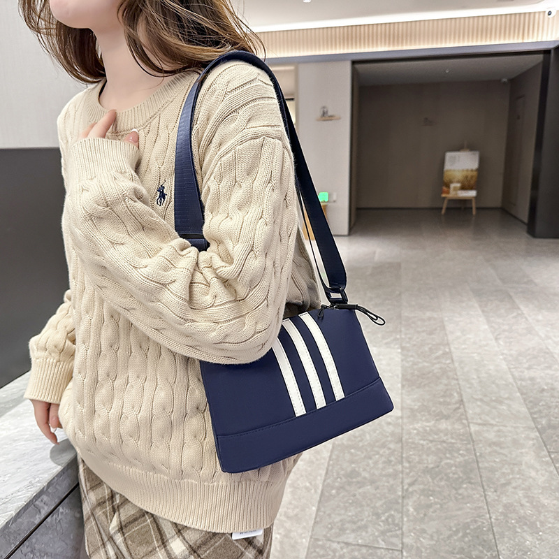 Oxford cloth small bag 2025 winter new mommy bag lightweight women bag casual crossbody single shoulder bag multi-layer women bag