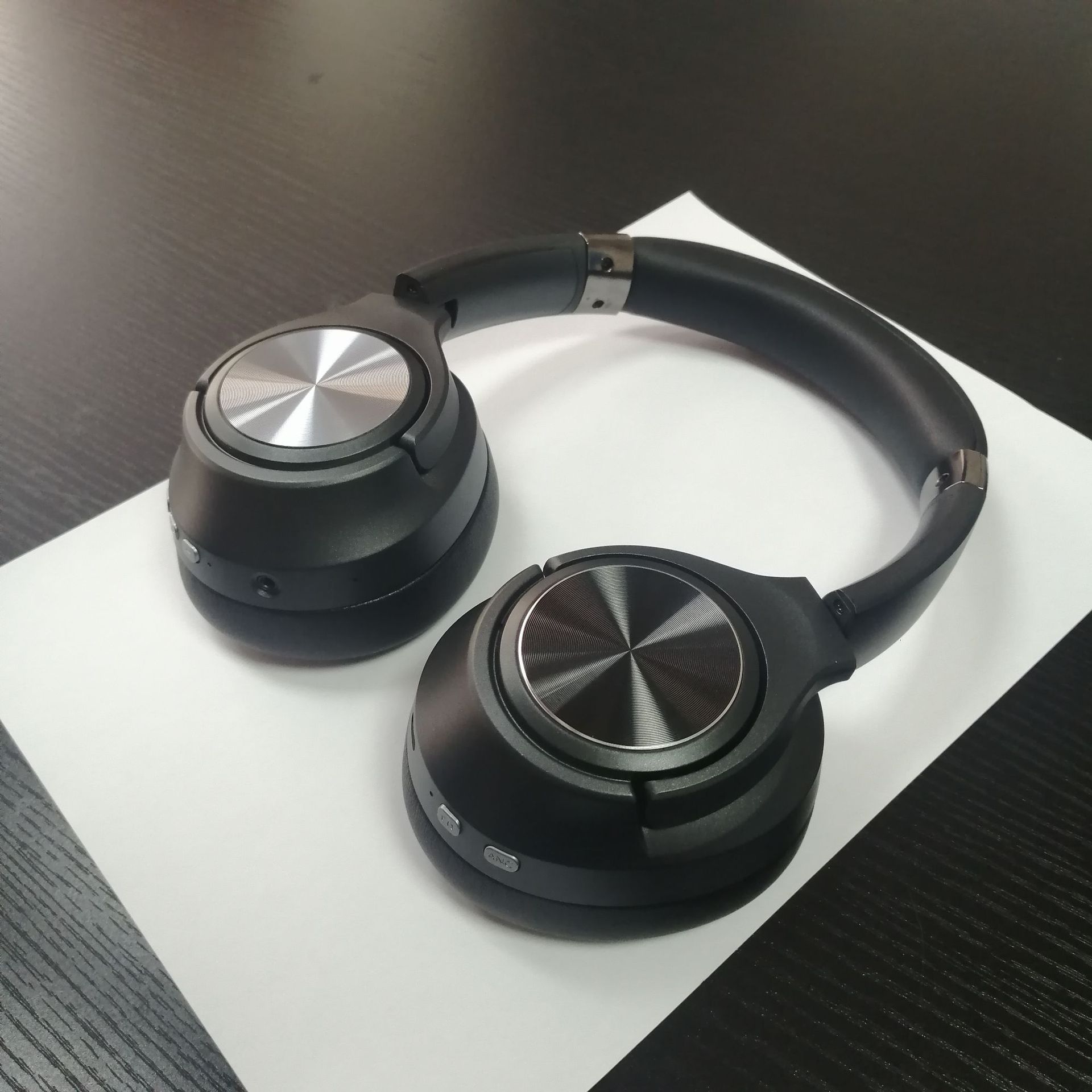 Hybrid dual-feed ANC over-ear wireless Bluetooth earphones 35dB active noise cancellation over-ear headphones