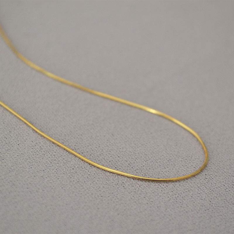 Eight-faceted ultra-fine minimalist shimmering gold wire short snake chain锁骨链 neck chain necklace
