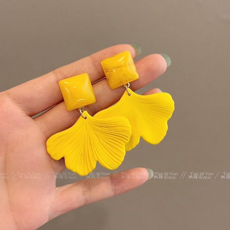 2025 new resort style sunflower earrings women exaggerated handmade woven ear accessories ear cuffs no ear hole earrings