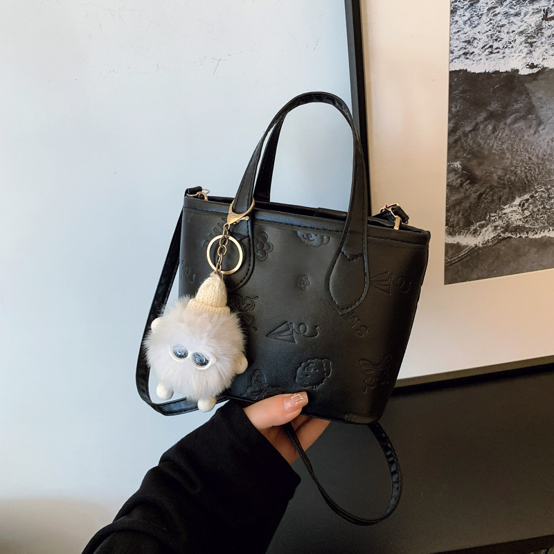 Large Capacity Women 2025 New Spring Texture Handbags Shoulder Bags Butterfly Embossed Commute Bucket Bags