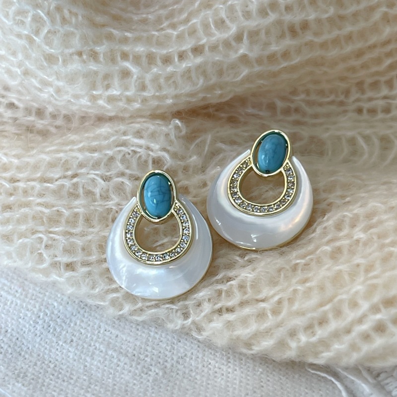 Natural White Mother-of-Pearl Ear Clips Old Money Style New Heavy Craft Earrings Commute Ear Drops