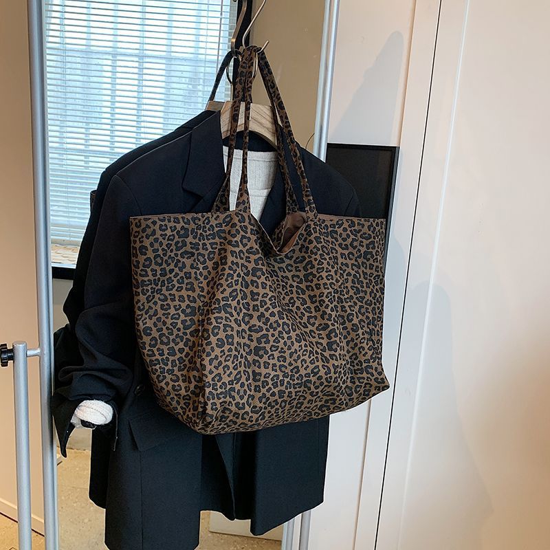 New single-shoulder canvas bag 2025 large capacity leopard print tote bag commuting casual women's bag