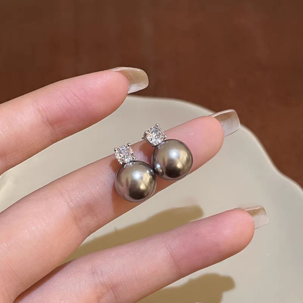 Sparkling zirconia triangle ear clip for no ear holes women 2024 new niche earrings stud earrings ear accessories for women