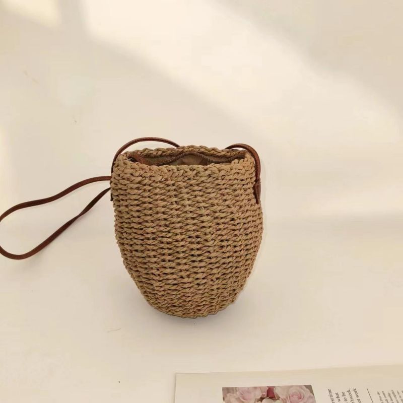 2026 new straw woven bag simple crossbody bag rattan woven handmade bag woven single shoulder bucket bag