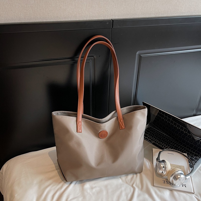 2026 Sense Oxford Cloth Bag Women Solid Color Large Capacity Tote Bag Niche Commute Shoulder Bag