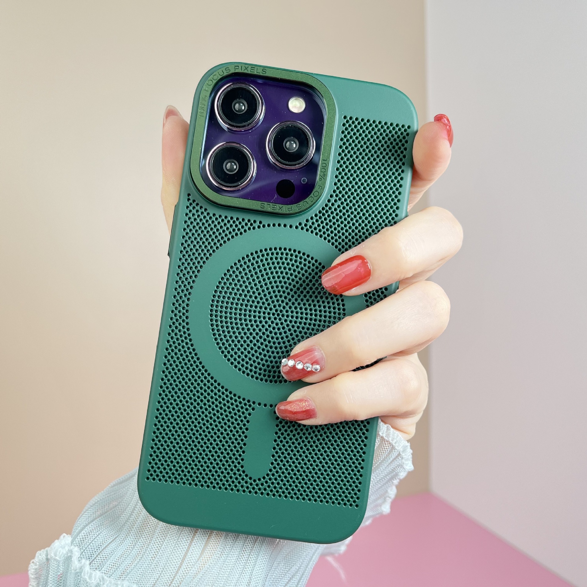Compatible with iPhone 14 Pro Max mesh heat dissipation phone case magsafe magnetic Apple 13 breathable protective case