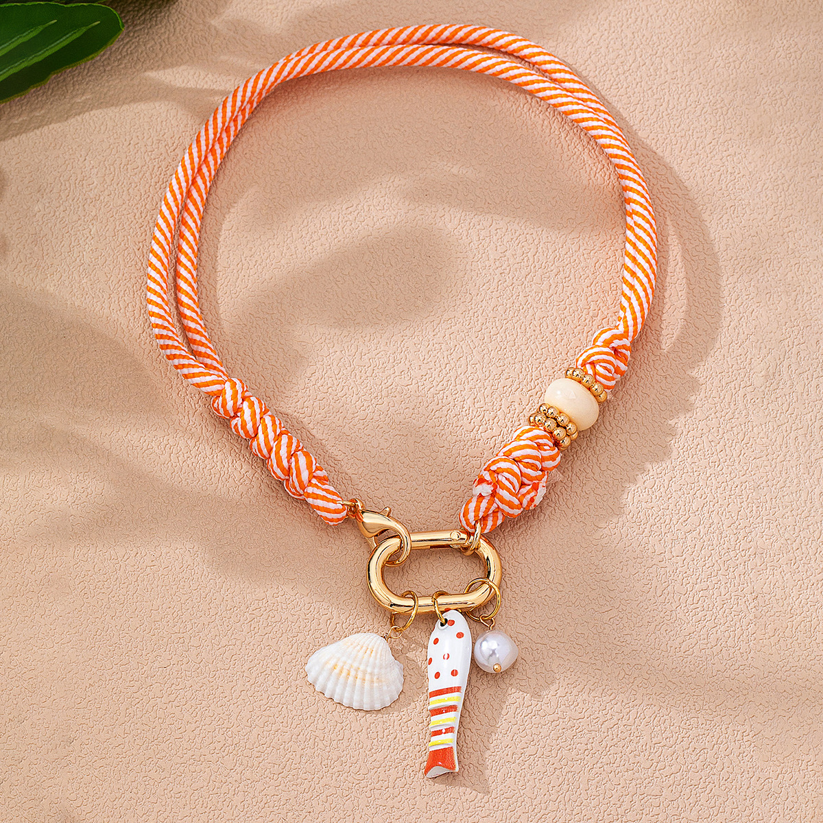 Qingdao Daiwei Accessories Bohemian Small Fish Shell Pendant Braided Rope Necklace, Suitable for Women's Vacation Wear