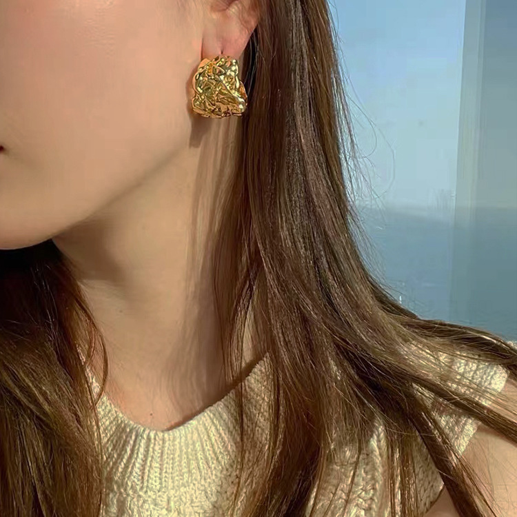 INS Exaggerated Lava C Hoop Niche Wrinkled Wide Face Gold-Plated Ear Hoops Earrings