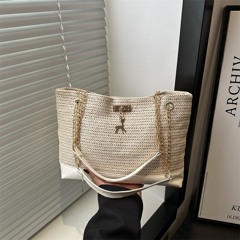 2026 New Straw Woven Tote Bag Women Summer Large Capacity Chain Woven Single Shoulder Bag Commuter Vacation Beach Bag