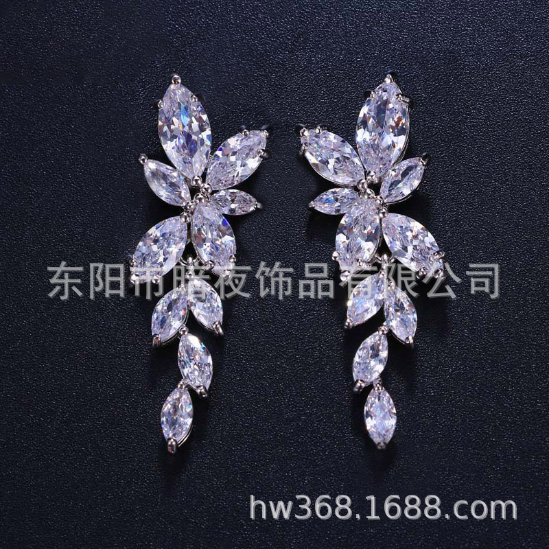 Peridot women's flower zirconia earrings