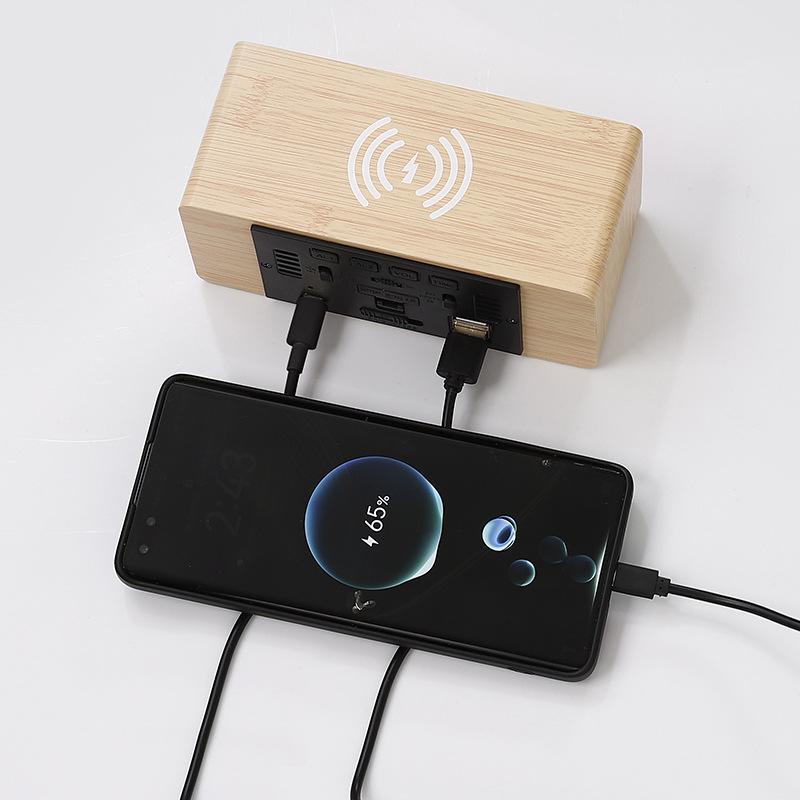 Multifunctional 15W Fast Charging Wooden Temperature and Humidity Wireless Charger LED Perpetual Calendar Clock Snooze USB Dual Charging Electronic Clock