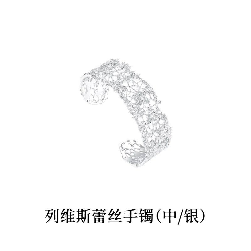 银色手镯中