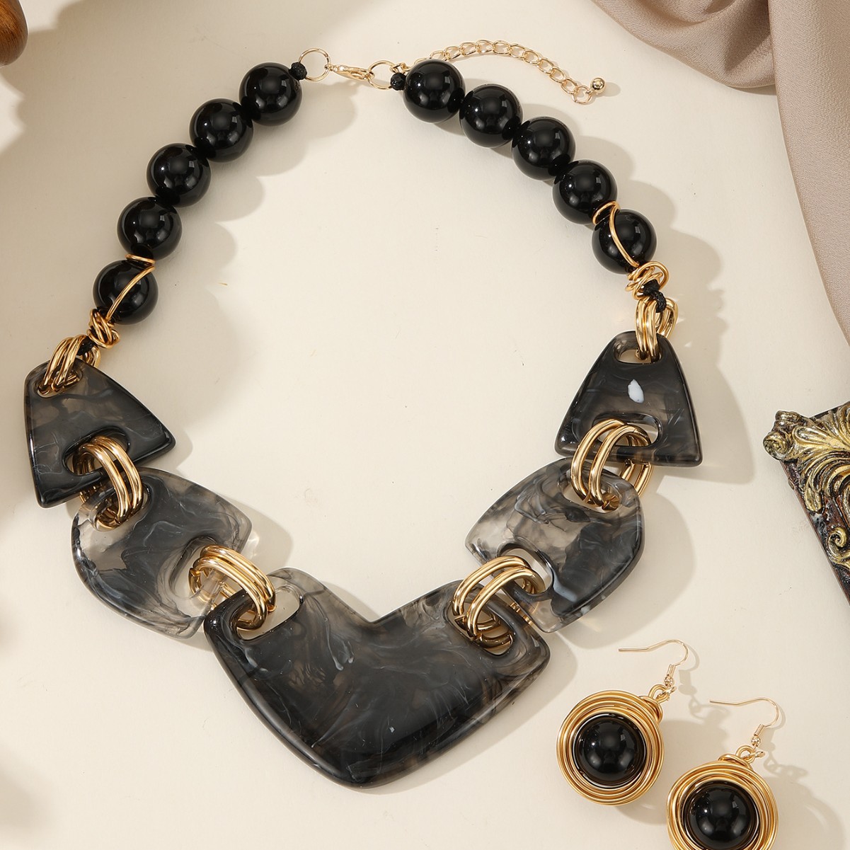 Resin imitation gemstone spliced necklace and earring set exaggerated accessories necklace women