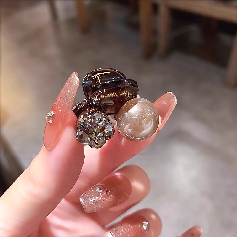Delicate pearl small claw clip for women forehead side small clip 2025 new bangs clip rhinestone hair clip hair accessory