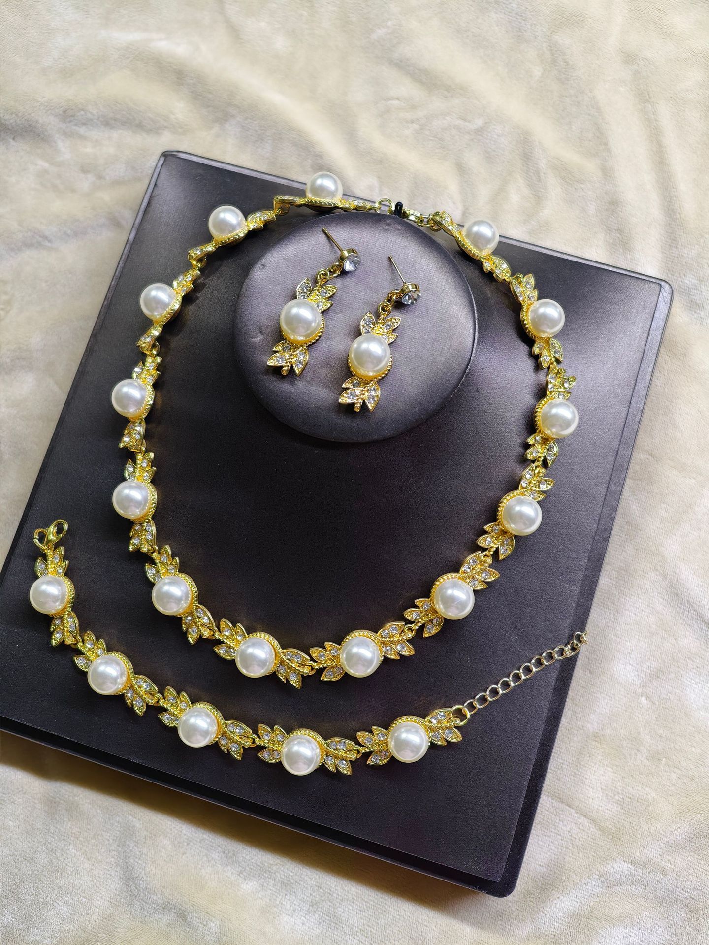 Niche Pearl Necklace Set Collarbone Chain Bride Accessories Jewelry Bracelet