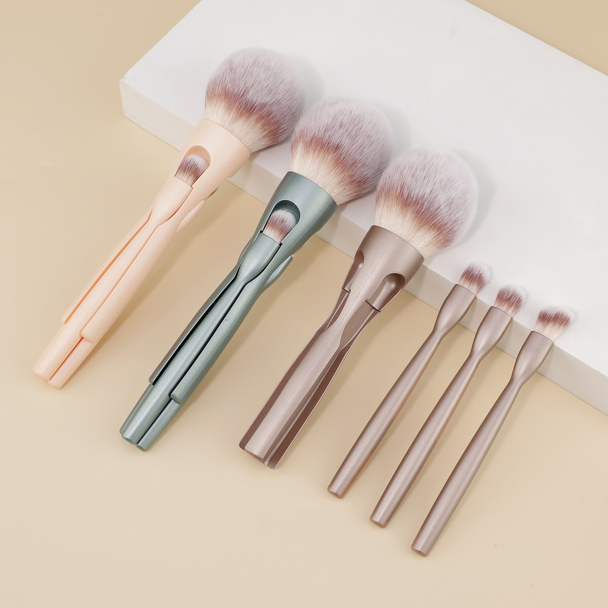 4-in-1 Magnetic Makeup Brush with Bag Loose Powder Brush Eye Brush Multifunctional Travel Makeup Brush Ready
