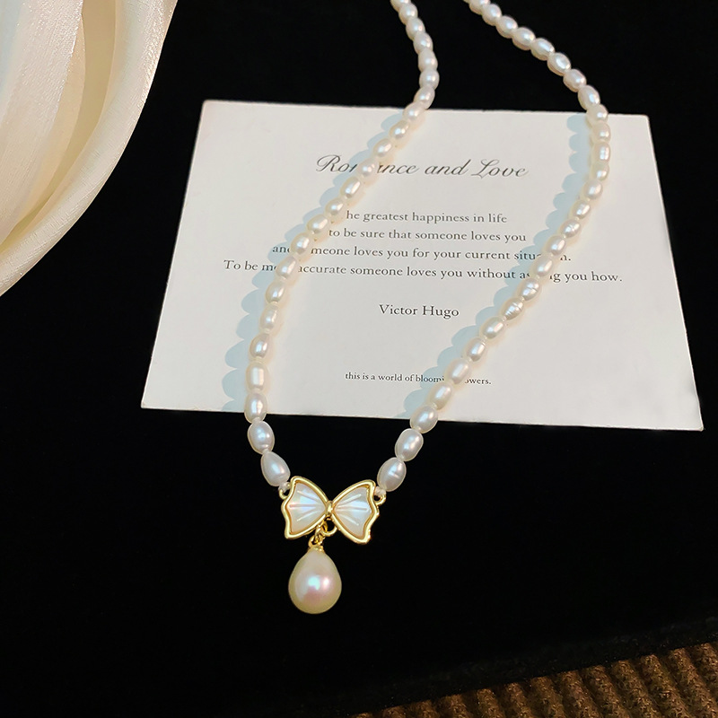 Natural freshwater pearl necklace for women, white mother-of-pearl butterfly collarbone chain, stylish accessory