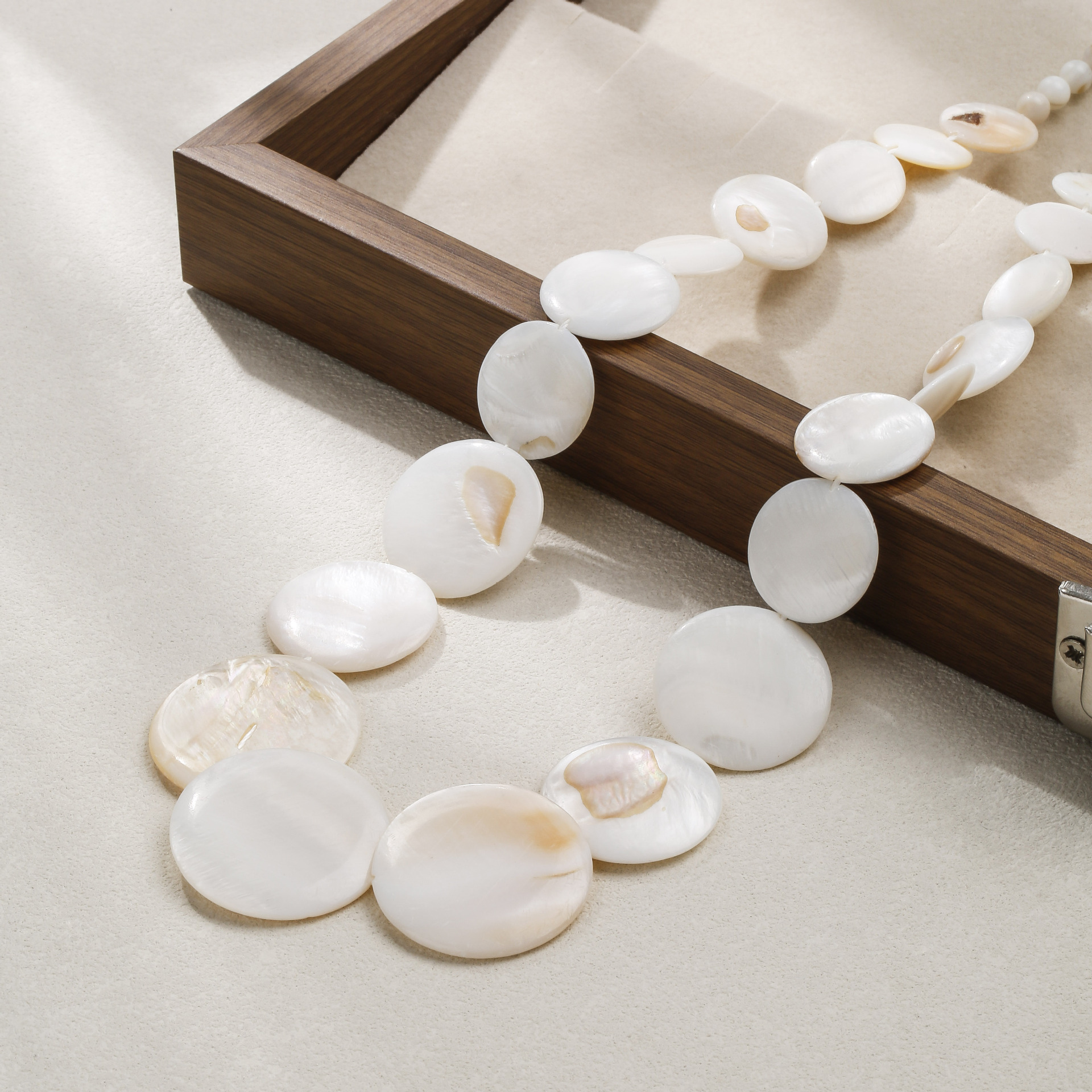 Accessories Beach Vacation Style White Shell Bead Necklace for Women Choker Necklace