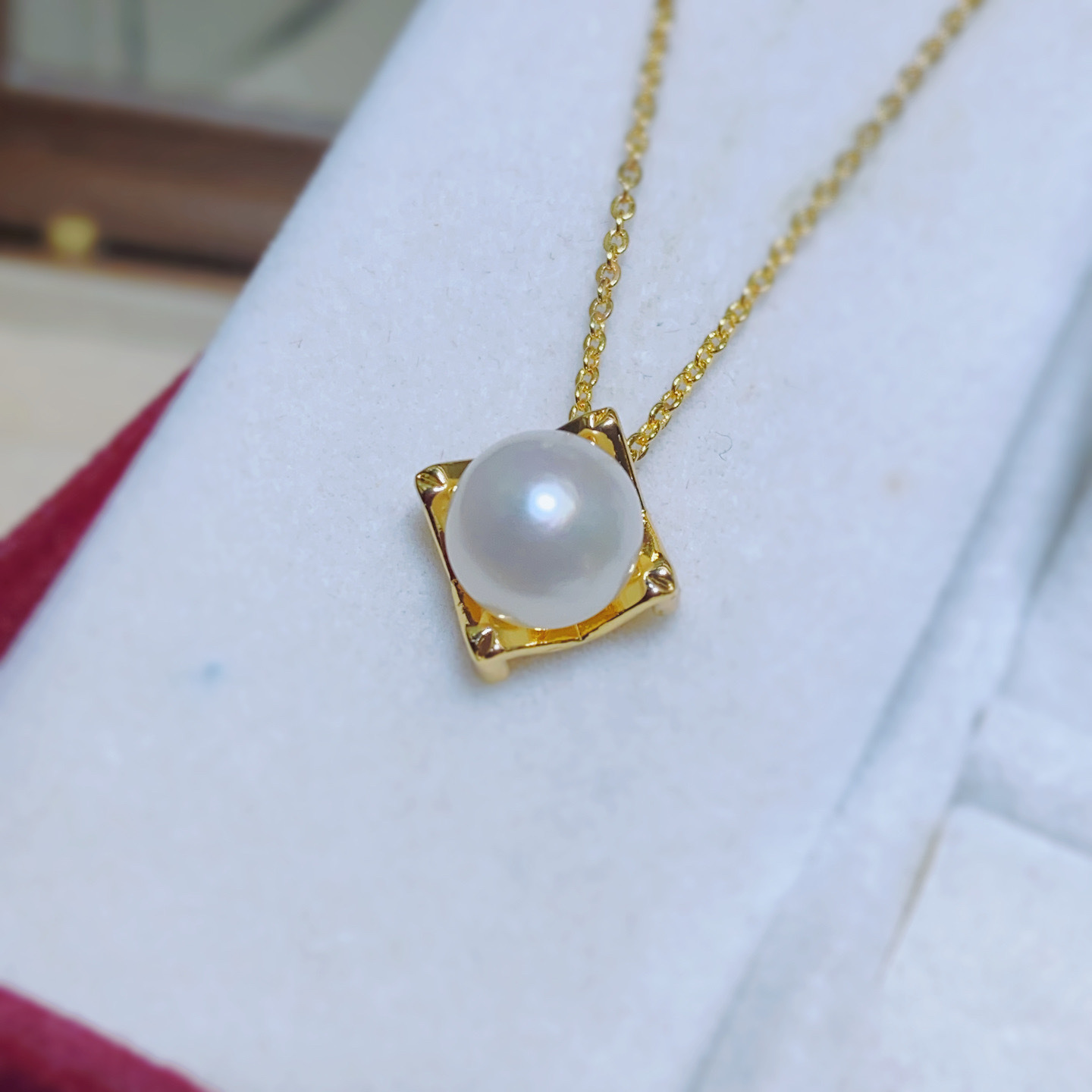 Simple Small Fresh Freshwater Pearl Small Goldfish Pendant Necklace Niche Collarbone Chain