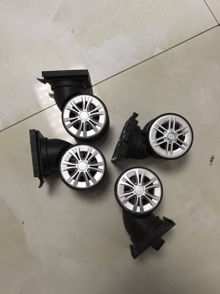 Universal wheel detachable universal can be used as brake shock absorption easy installation and removal