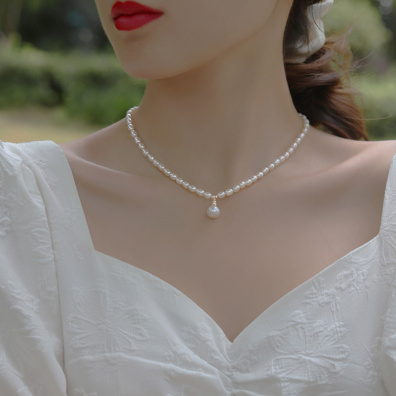 Natural freshwater pearl necklace women's 2025 new niche clavicle chain spring/summer sweater neck chain